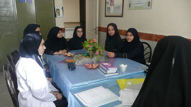 جلسه معاون پرورشی با دانش آموزان با موضوع جشنواره تا ثریا(دبیرستان دخترانه دوره دوم شماره ۱ امام حسین (ع)-مشهد