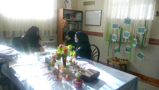 نشست های پیاپی معاون پرورشی با دانش آموزان شرکت کننده در جشنواره تا ثریا(دبیرستان دوره دوم دخترانه شماره ۱ امام حسین (ع )-مشهد )